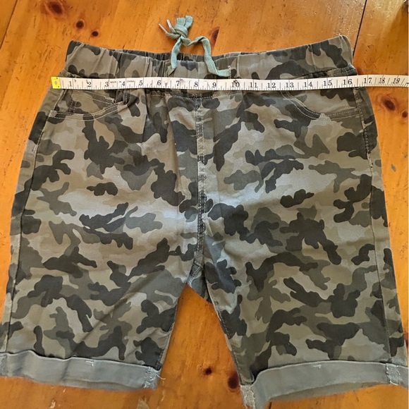 Women’s Camouflage Shorts - Picture 7 of 9